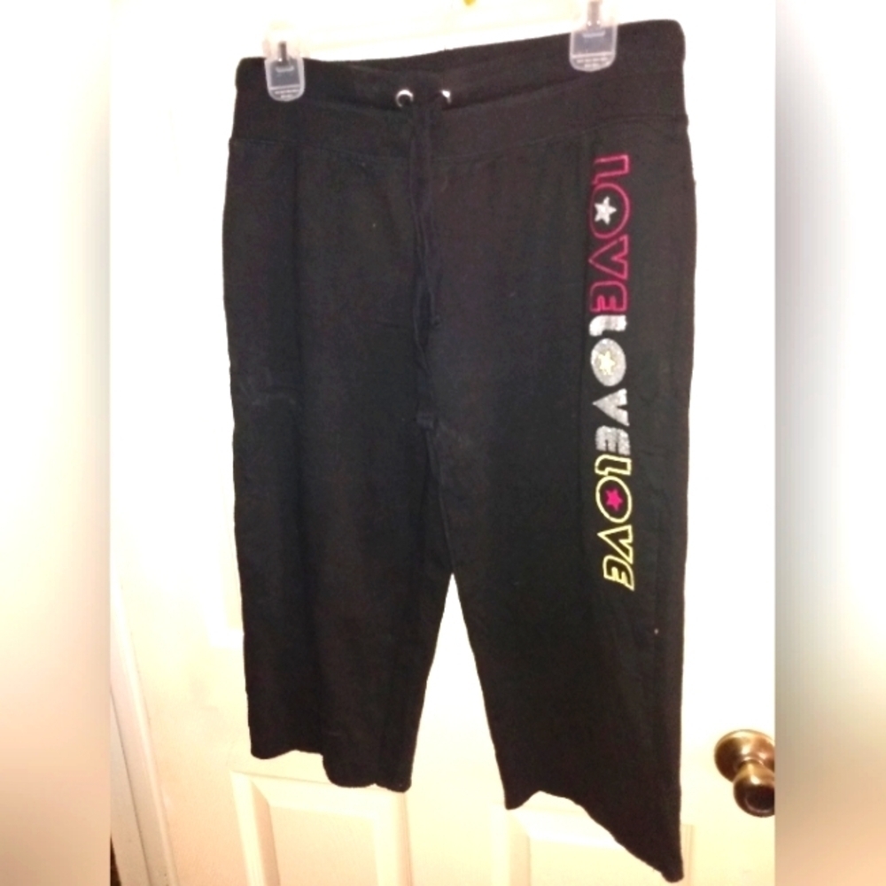 Women's Love, Love, Love Capri Pants Size Medium